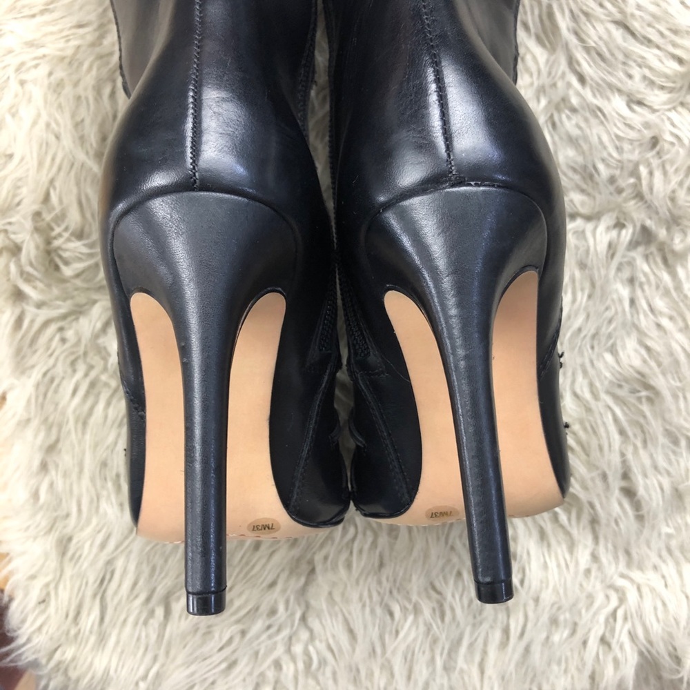 ✖️SOLD✖️•VINCE CAMUTO• Kentra Knee High Boot - Picture 4 of 8